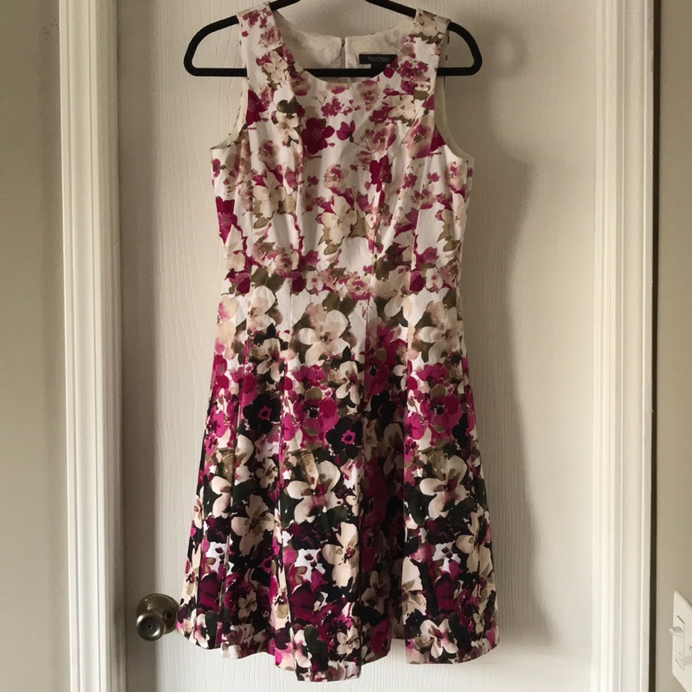 White House black market floral dress POCKETS